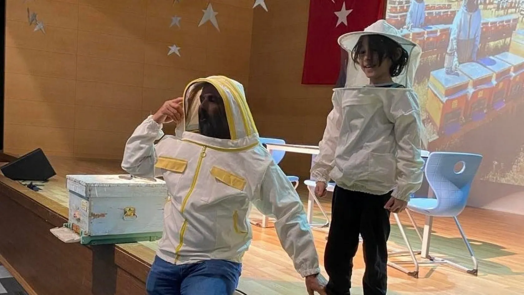 Menteşe'de çocuklar arıların dünyasını keşfetti