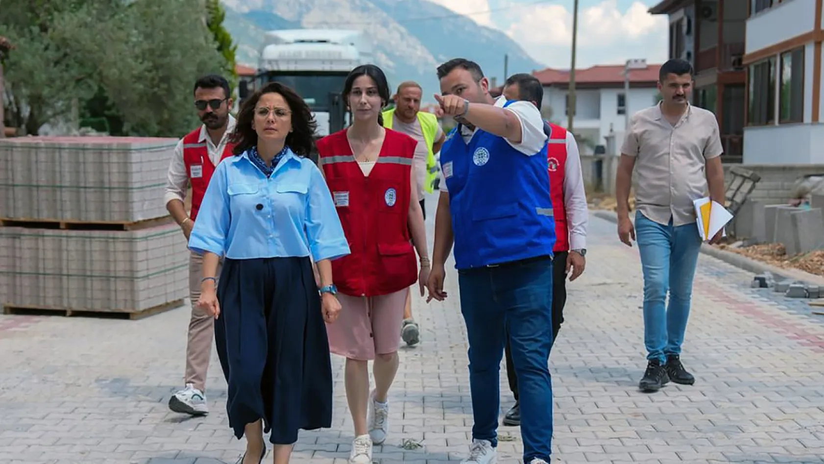 Menteşe'de yol ve altyapı çalışmaları aralıksız sürüyor