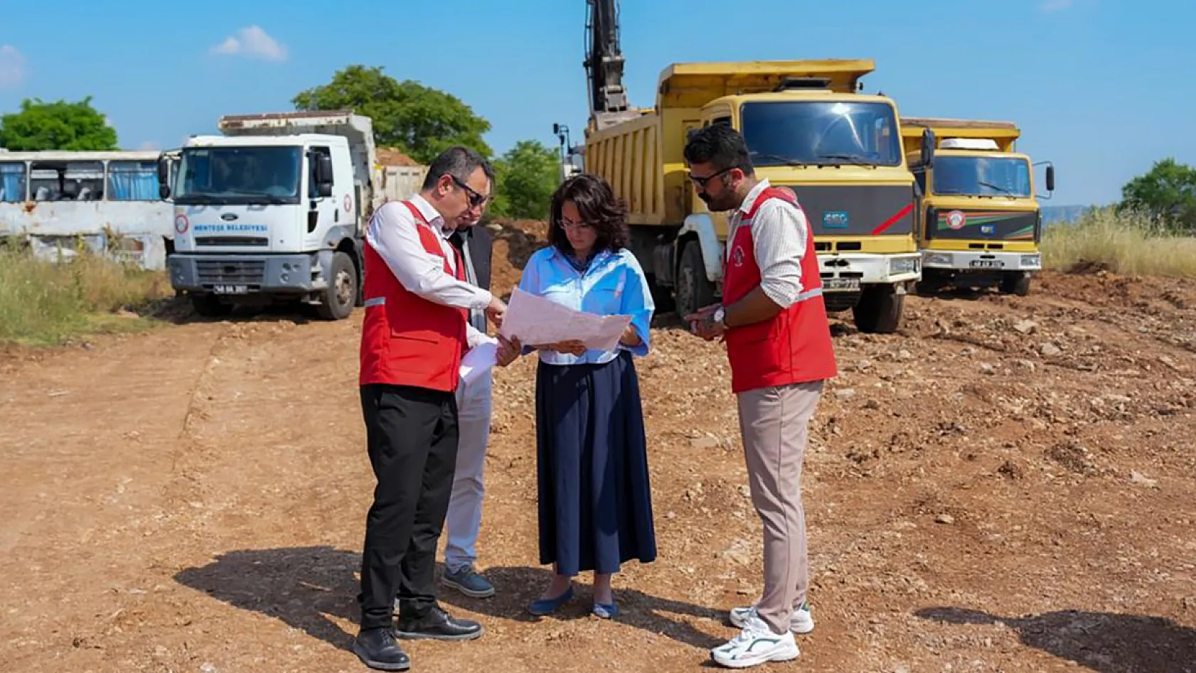 Menteşe'de yol ve altyapı çalışmaları aralıksız sürüyor