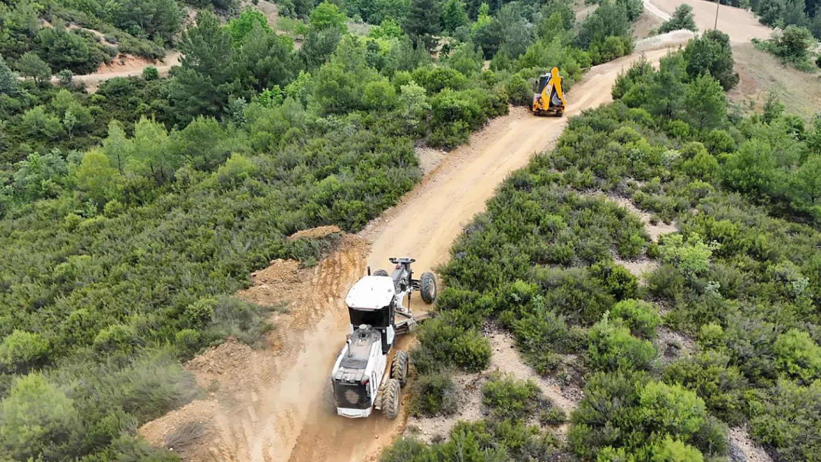 Menteşe'de yol ve altyapı çalışmaları aralıksız sürüyor
