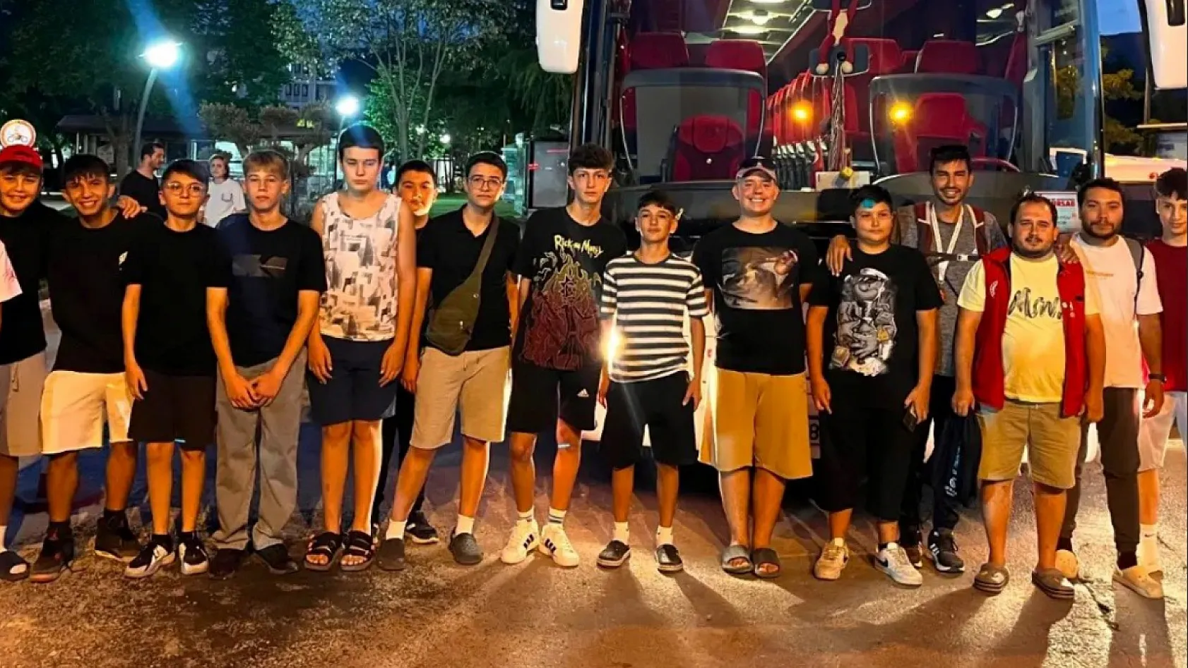 Menteşeli gençler Akdeniz'in maviliğinde buluşmak için yola çıktı