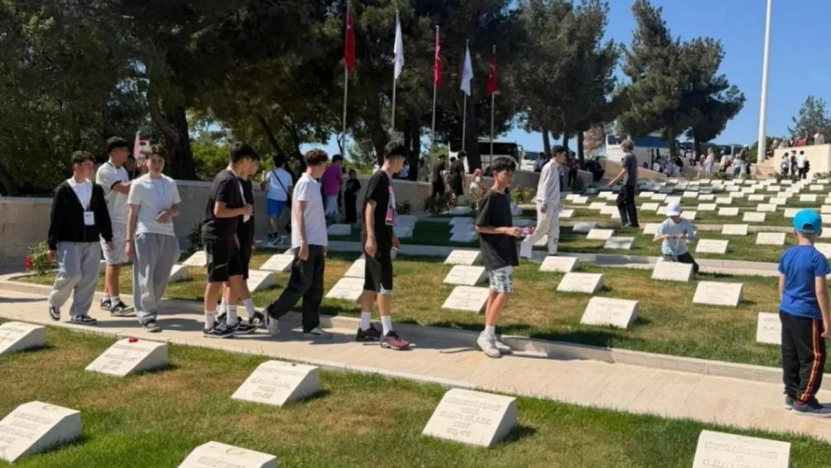 Menteşeli gönüllü gençlerden Çanakkale'ye anlamlı ziyaret
