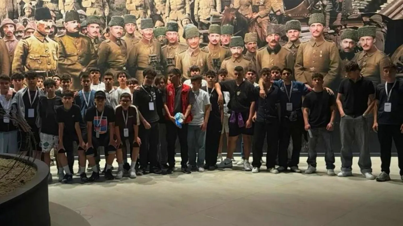 Menteşeli gönüllü gençlerden Çanakkale'ye anlamlı ziyaret