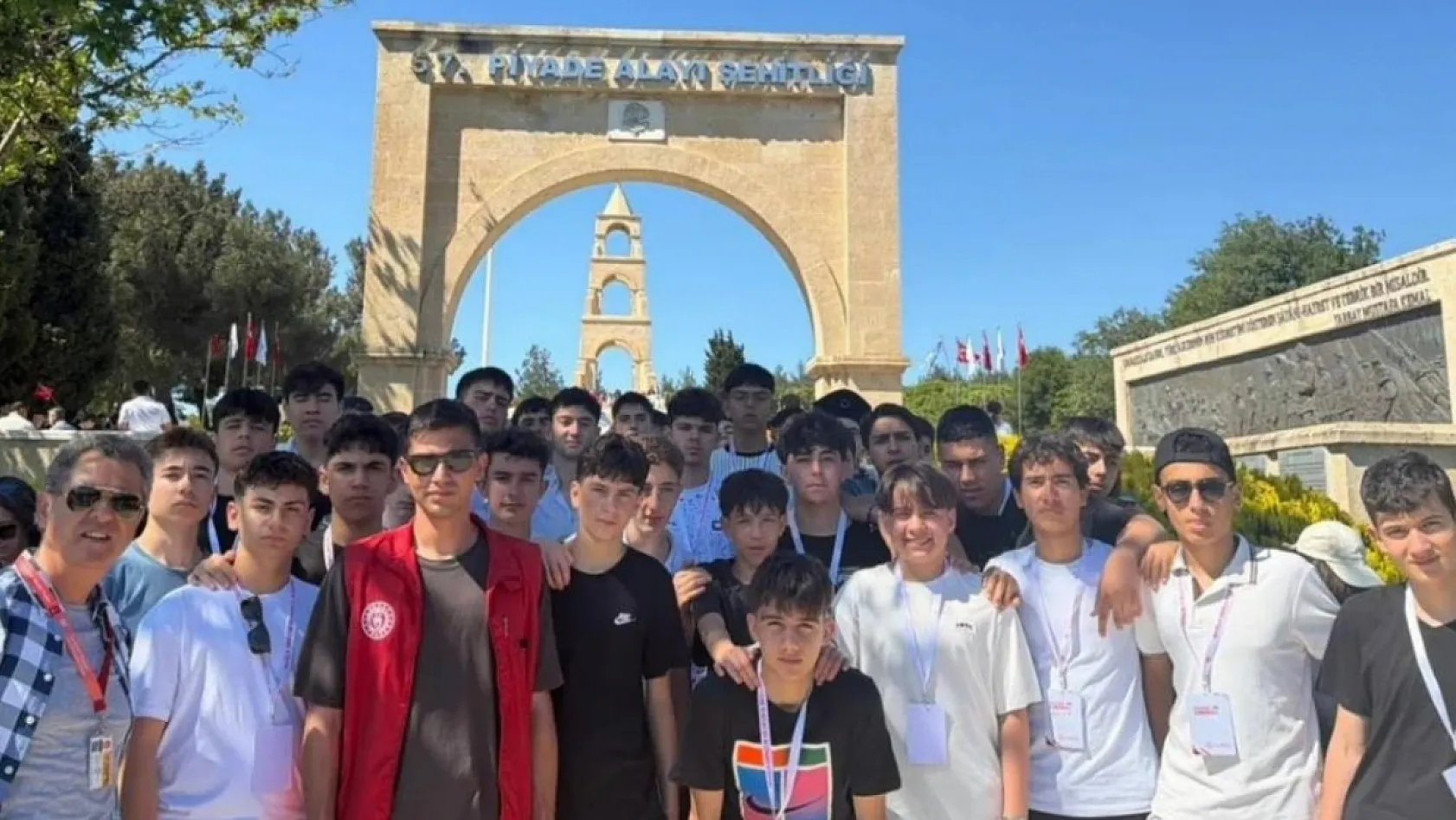 Menteşeli gönüllü gençlerden Çanakkale'ye anlamlı ziyaret