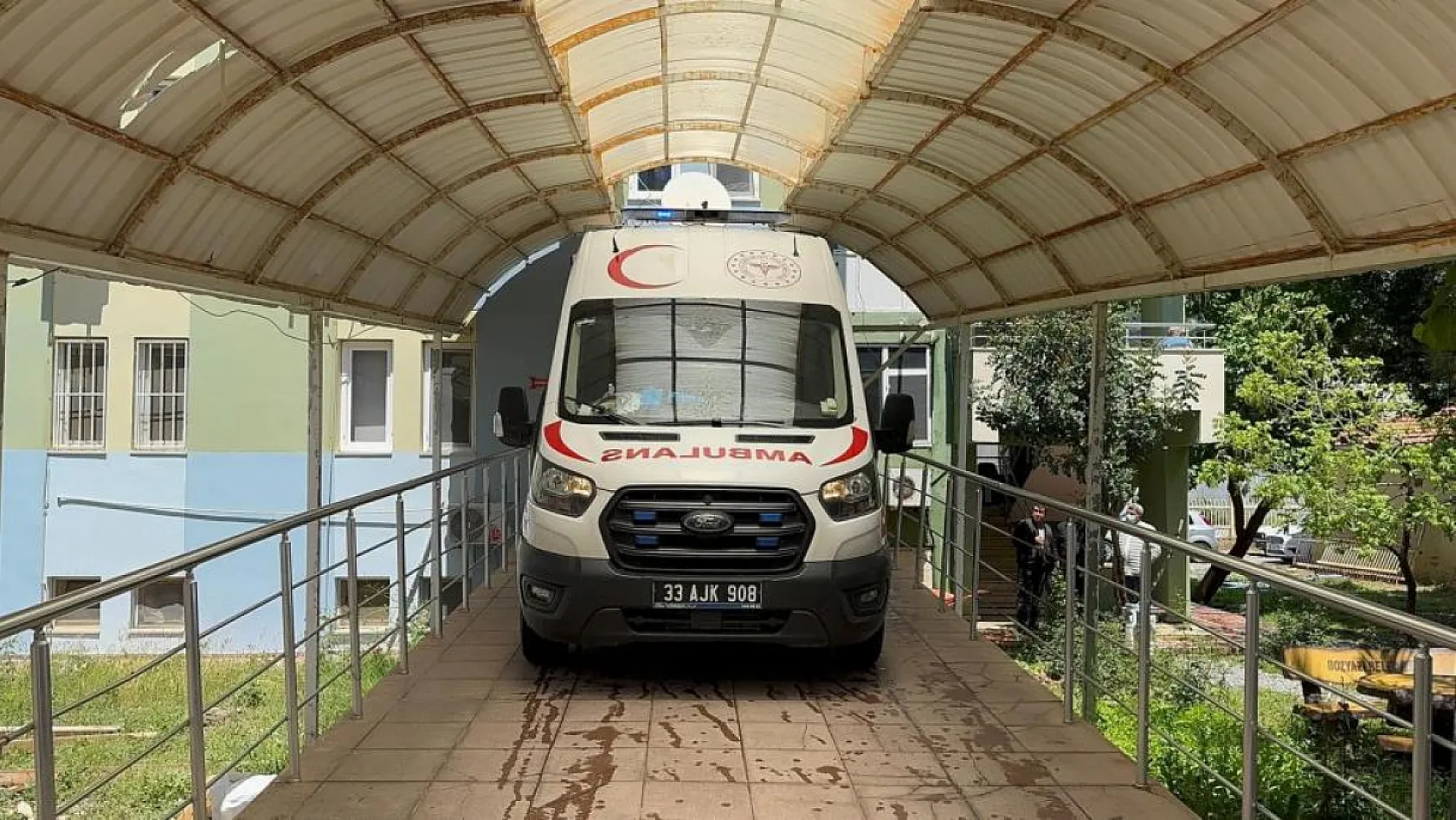 Mersin'de hastaneye kaldırılan aileden acı haber: 2 çocuk kurtarılamadı