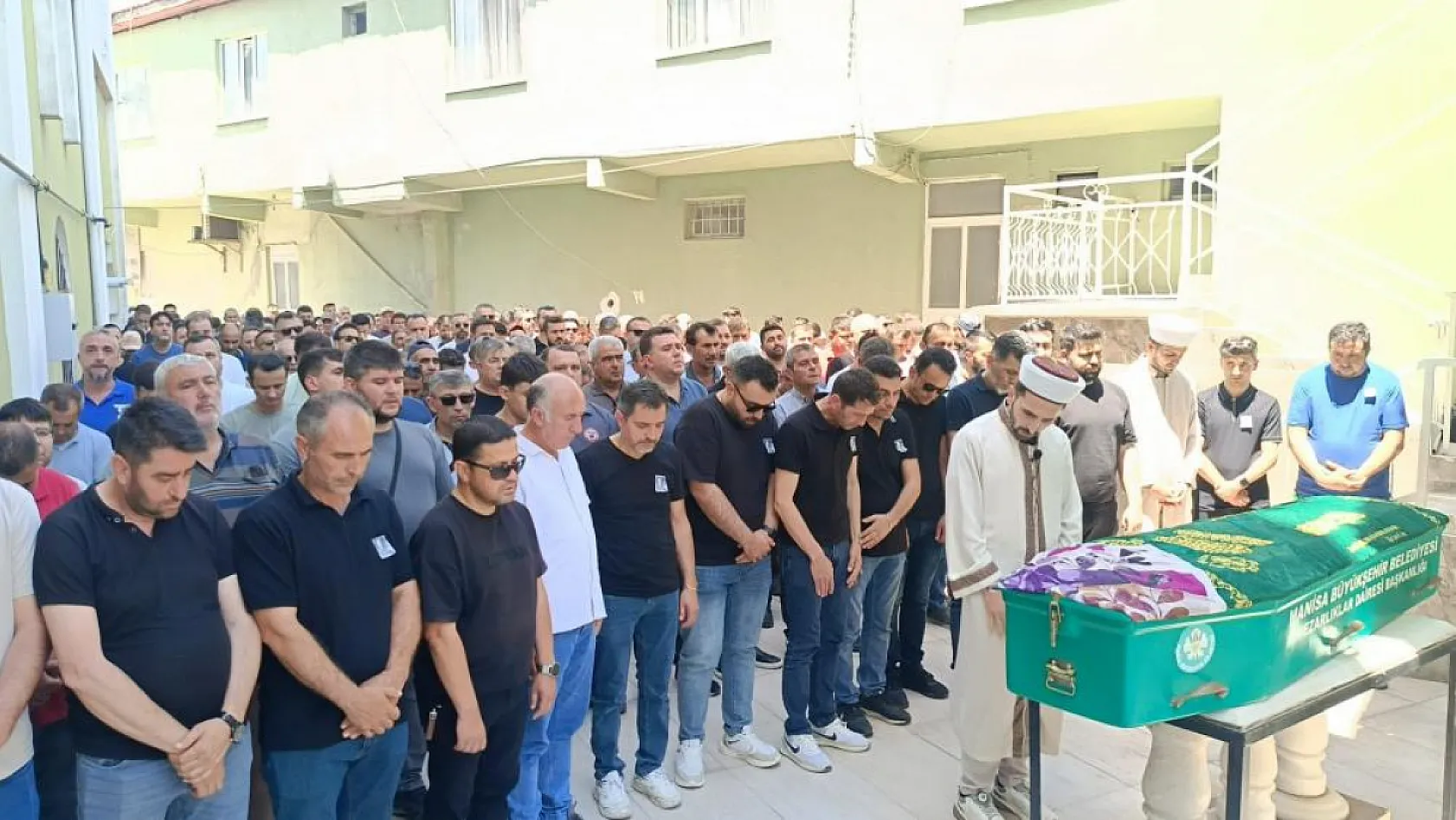 Mezuniyete giderken otobüs kazasında ölen Zehra gözyaşlarıyla uğurlandı
