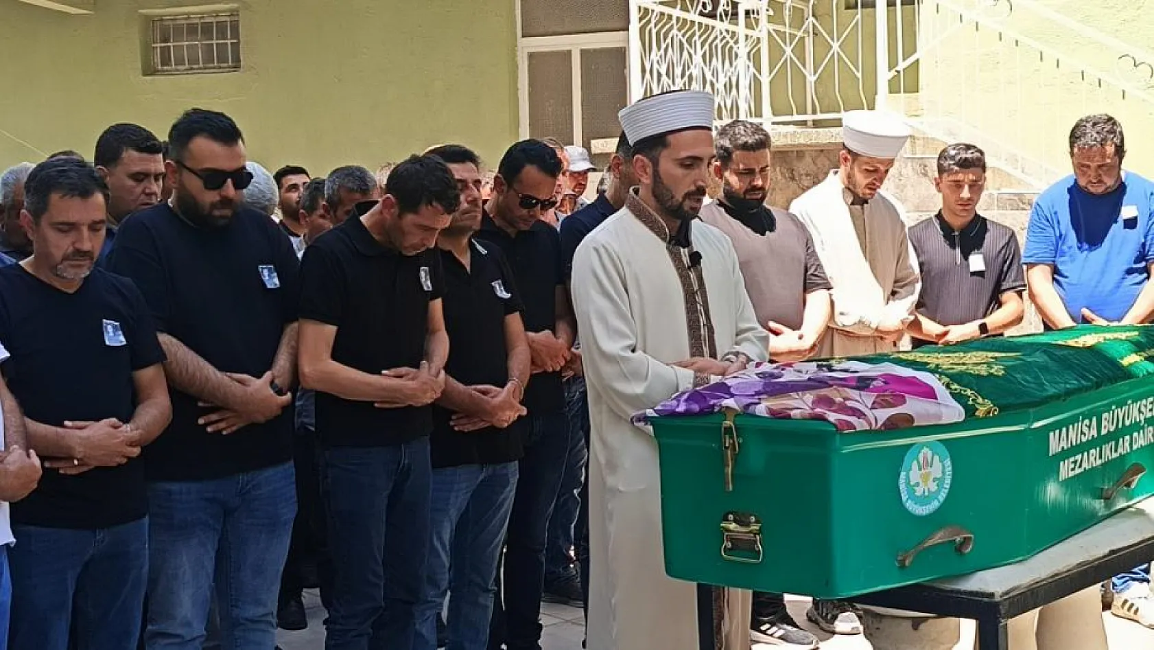 Mezuniyete giderken otobüs kazasında ölen Zehra gözyaşlarıyla uğurlandı