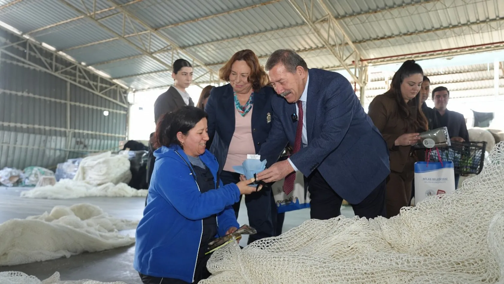 Milas Belediye Başkanı Fevzi Topuz'dan Emekçi Kadınlara 8 Mart Ziyareti