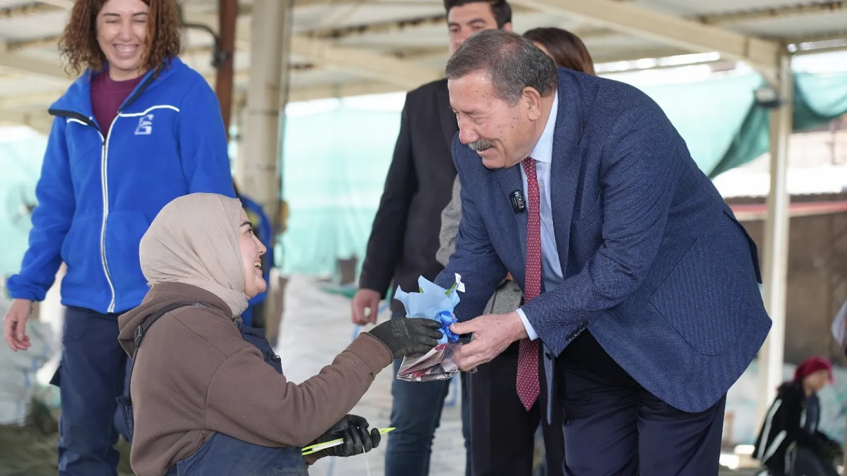 Milas Belediye Başkanı Fevzi Topuz'dan Emekçi Kadınlara 8 Mart Ziyareti