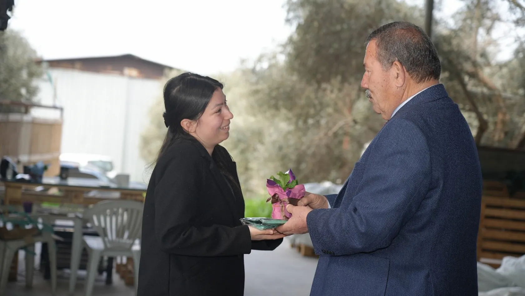 Milas Belediye Başkanı Fevzi Topuz'dan Emekçi Kadınlara 8 Mart Ziyareti