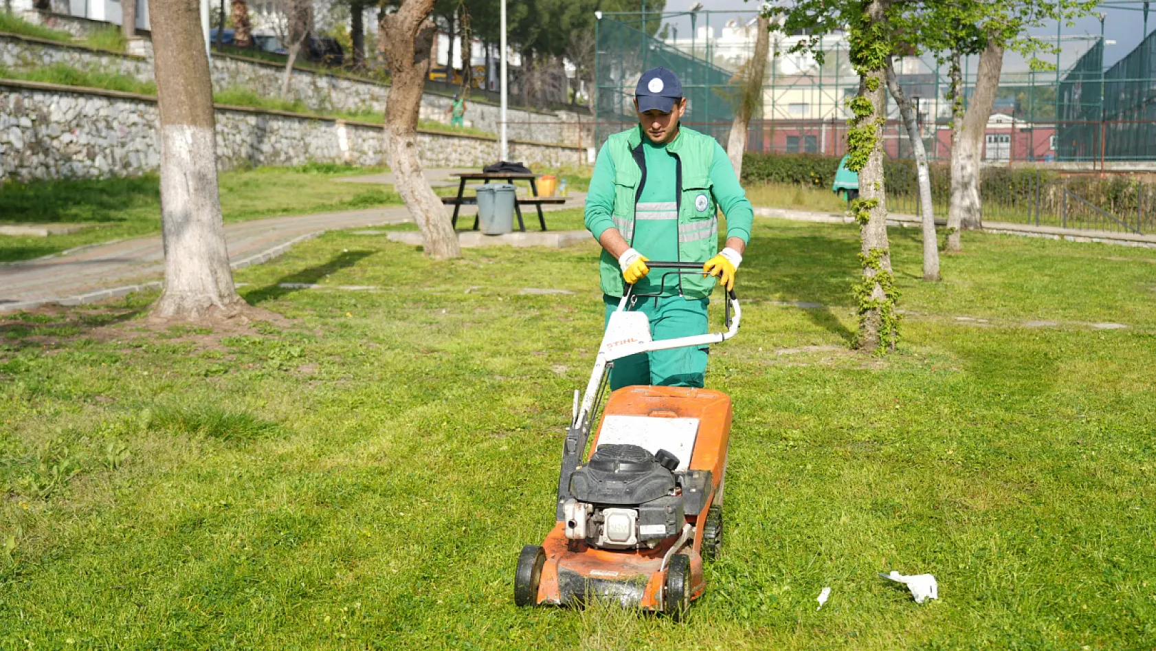 Milas Belediyesi Yeşil Alanlarda Çalışmalarını Sürdürüyor