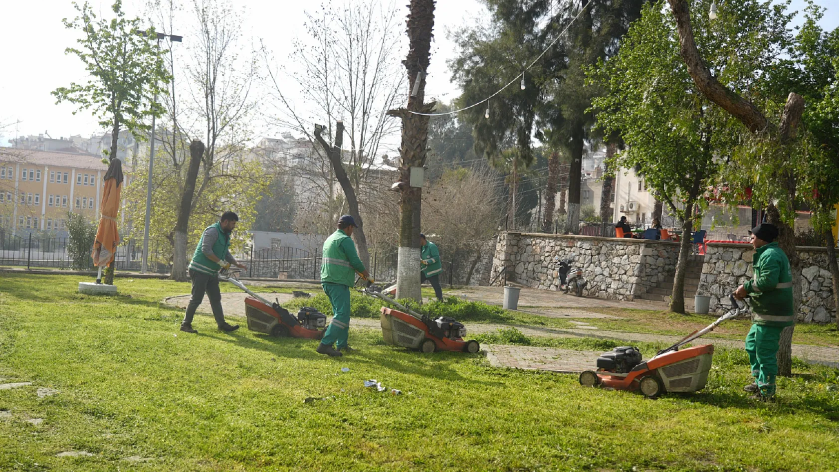 Milas Belediyesi Yeşil Alanlarda Çalışmalarını Sürdürüyor