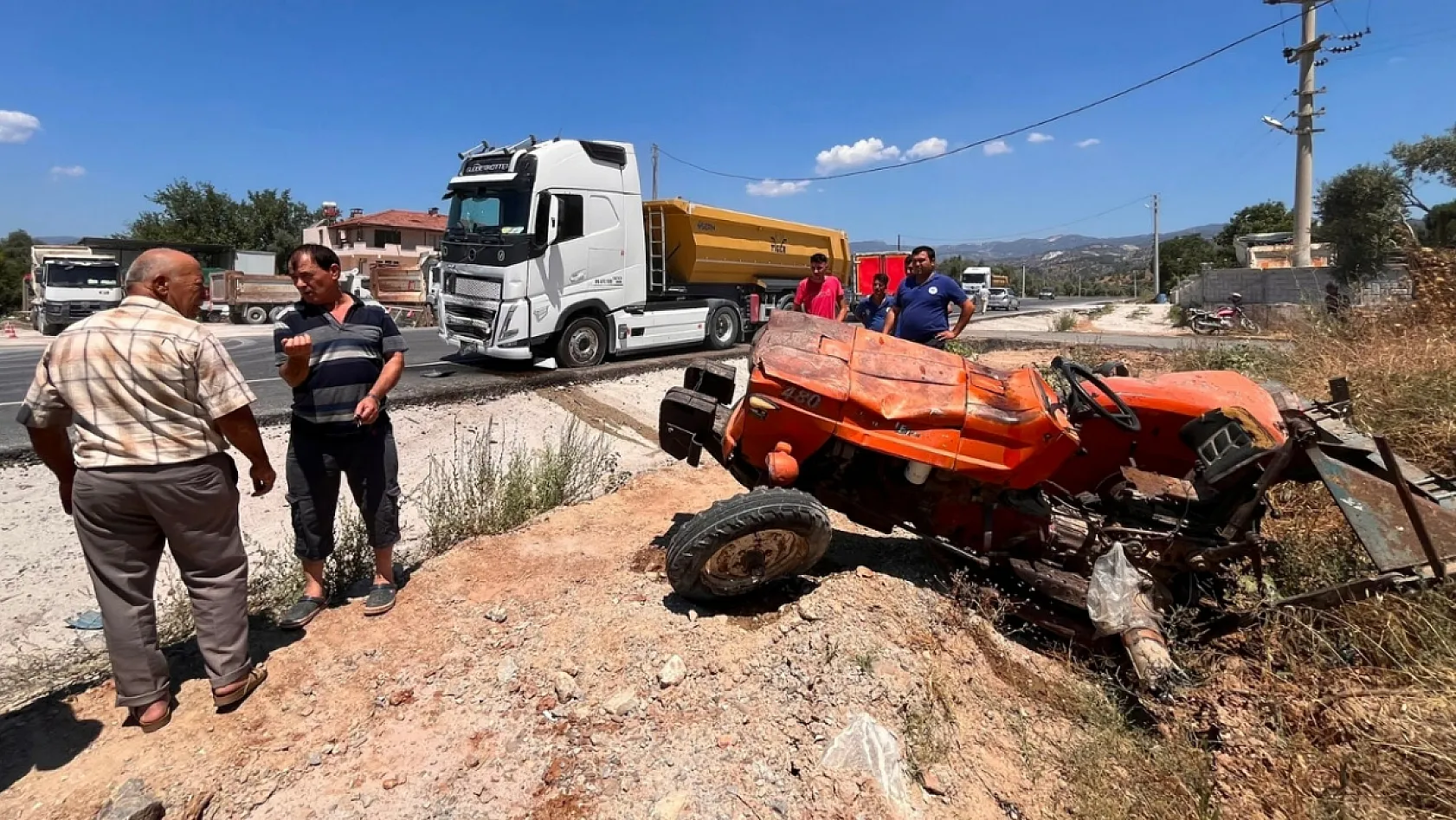 Milas'ta tırla çarpışan traktördeki 2 kişi hastanede hayatını kaybetti