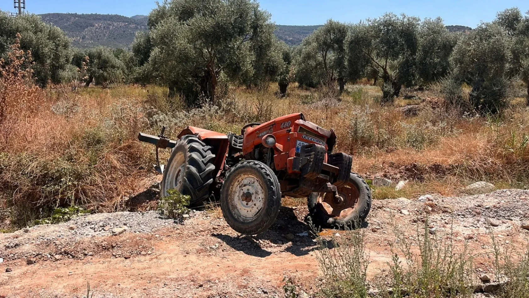 Milas'ta tırla çarpışan traktördeki 2 kişi hastanede hayatını kaybetti