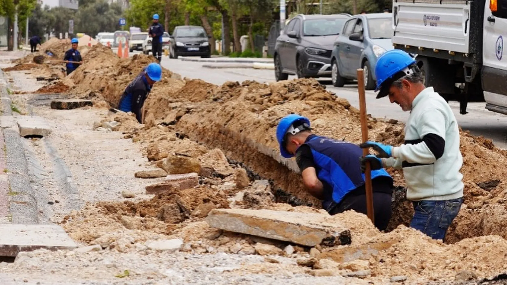 Milas'ta ömrünü tamamlayan su isale hatları değiştiriliyor