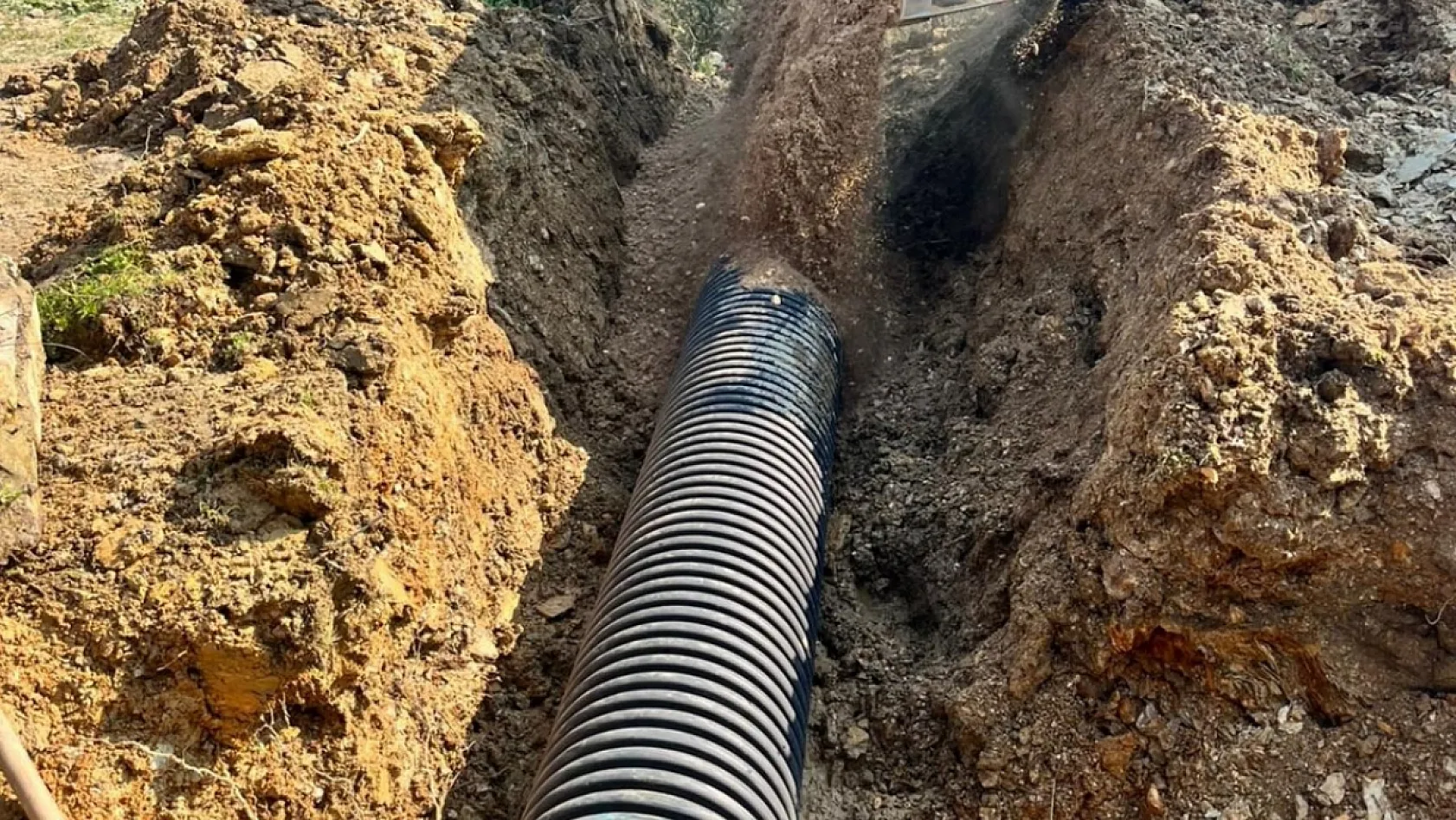 Milas'ta parke, asfalt ve temizlik seferberliği