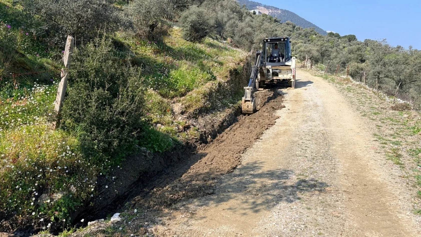 Milas'ta parke, asfalt ve temizlik seferberliği
