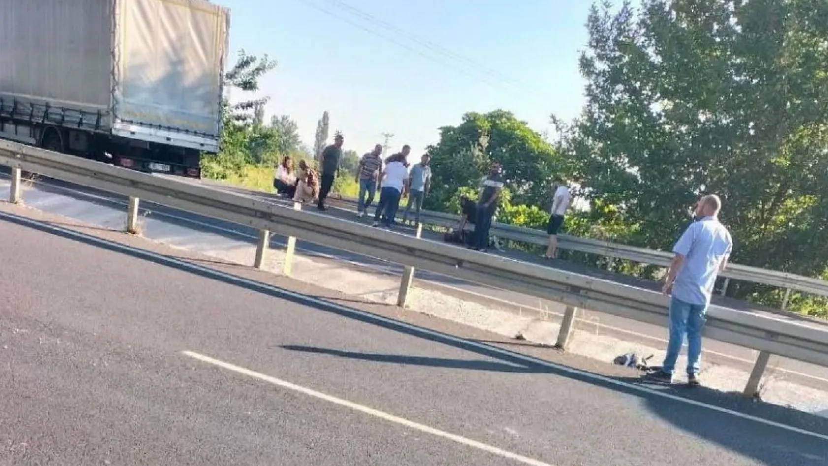 Motosiklet ile Otomobil Çarpıştı: 1 Kişi Hayatını Kaybetti