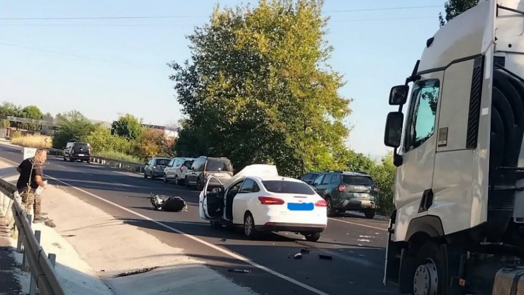 Motosiklet ile Otomobil Çarpıştı: 1 Kişi Hayatını Kaybetti