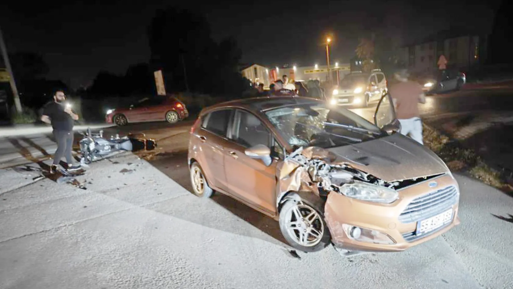 Motosiklet ile Otomobil Çarpıştı Sürücü Ağır Yaralandı