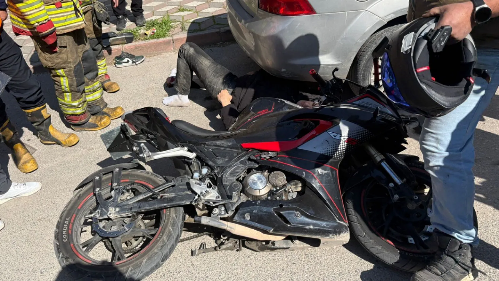Motosiklet sürücüsü ölümden döndü
