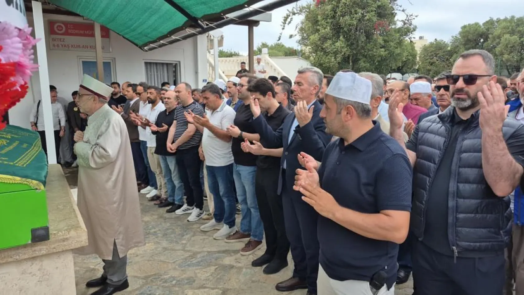 Bodrum'da motosikletin çarpması sonucu hayatını kaybeden imam son yolculuğuna uğurlandı
