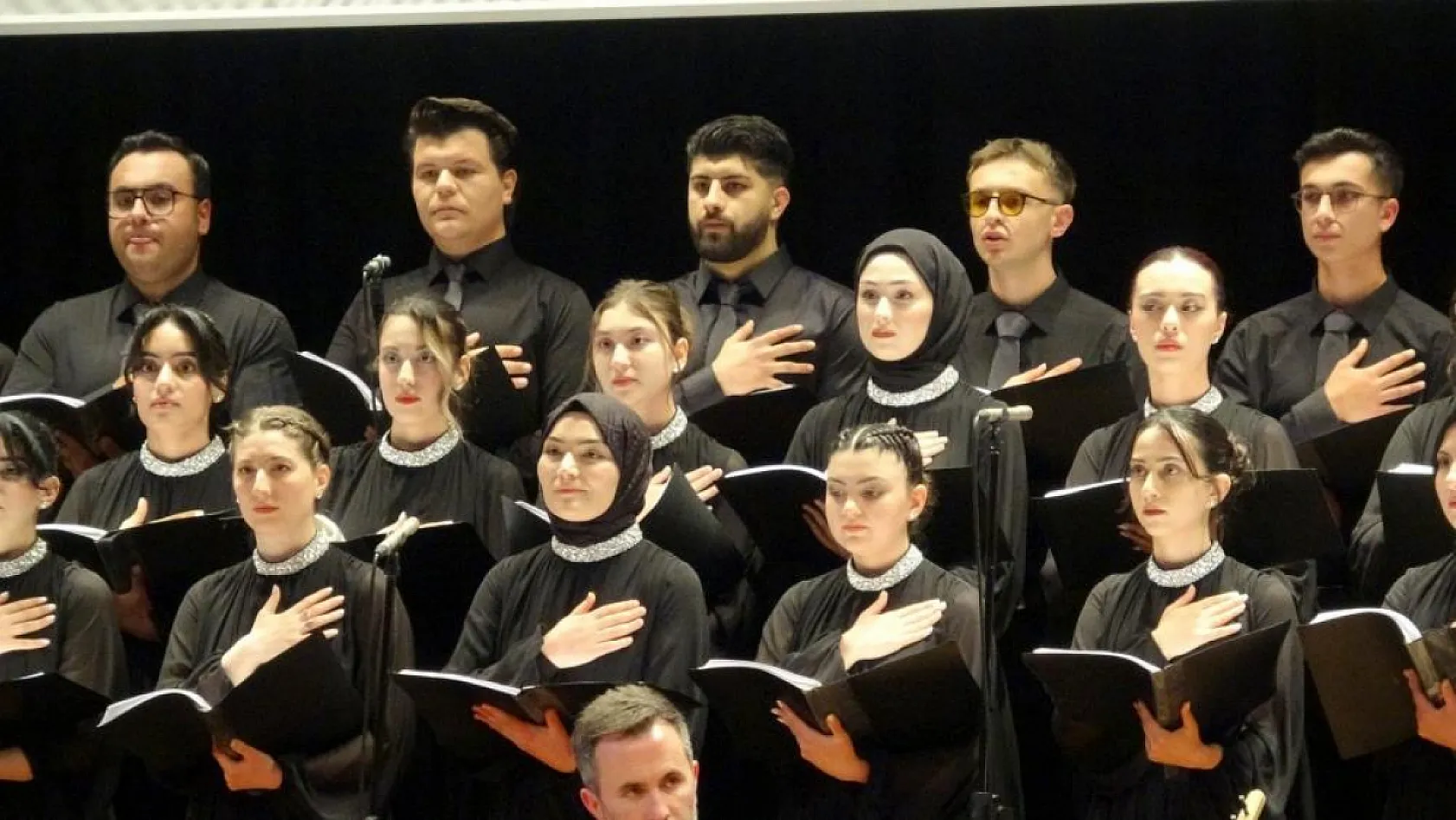 MSKÜ'de 'Birliğimiz dirliğimiz türkülerimiz' konseri beğeni topladı