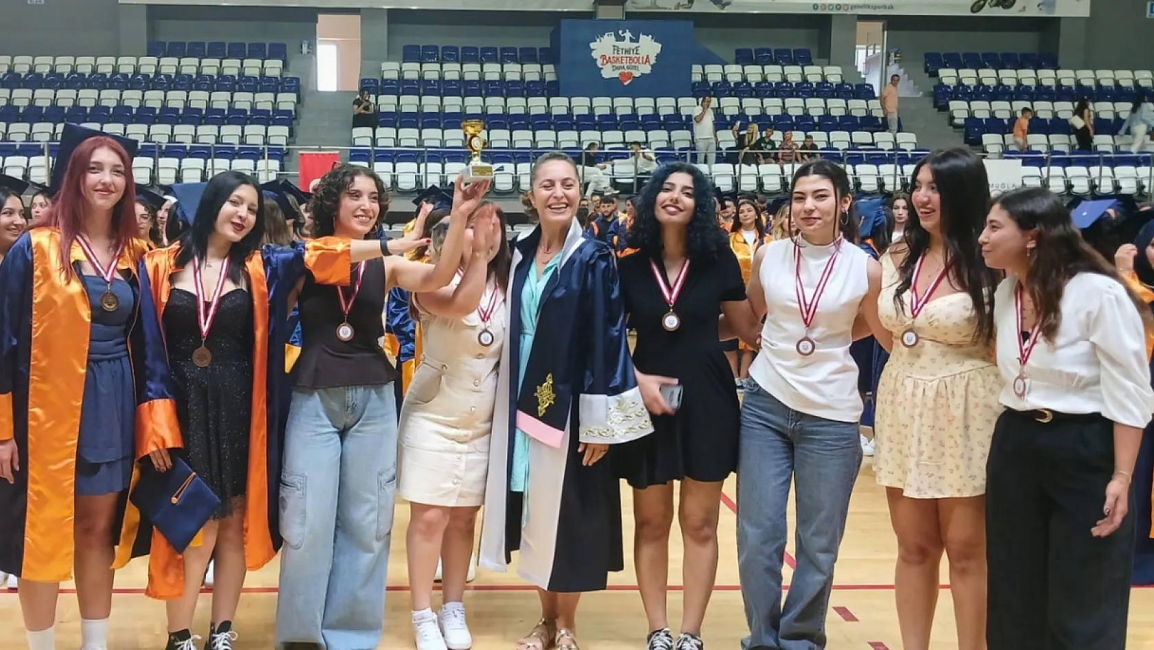 MSKÜ Fethiye Sağlık Bilimleri Fakültesi'nde Mezuniyet Coşkusu