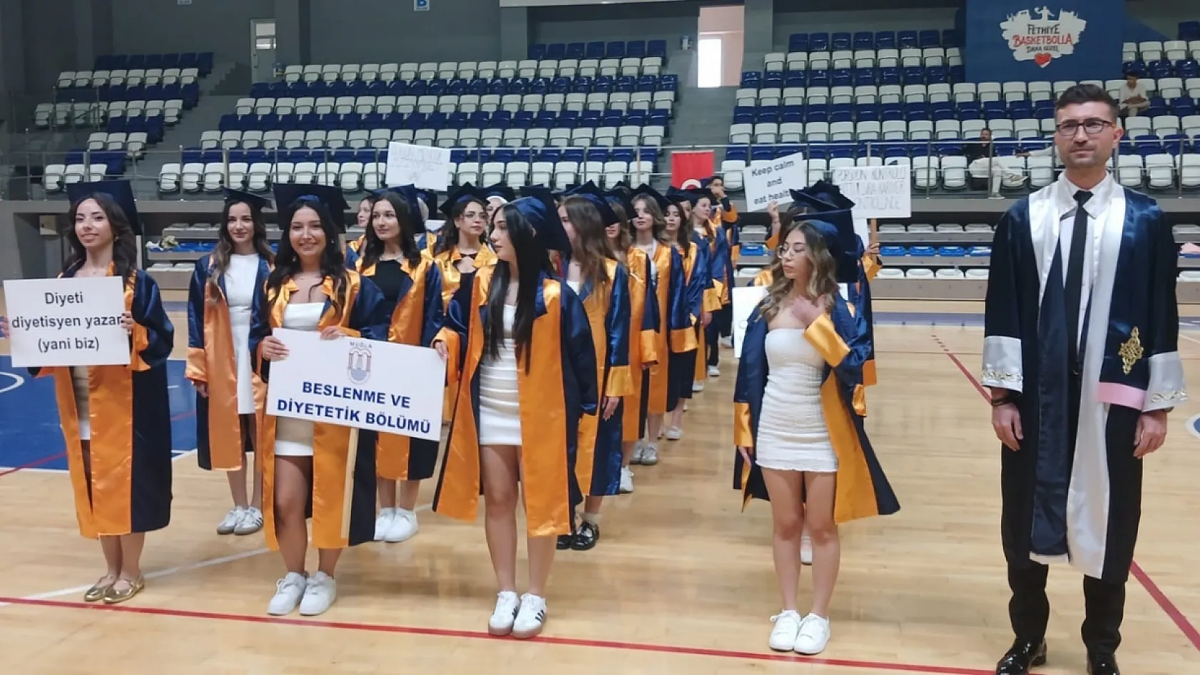 MSKÜ Fethiye Sağlık Bilimleri Fakültesi'nde Mezuniyet Coşkusu