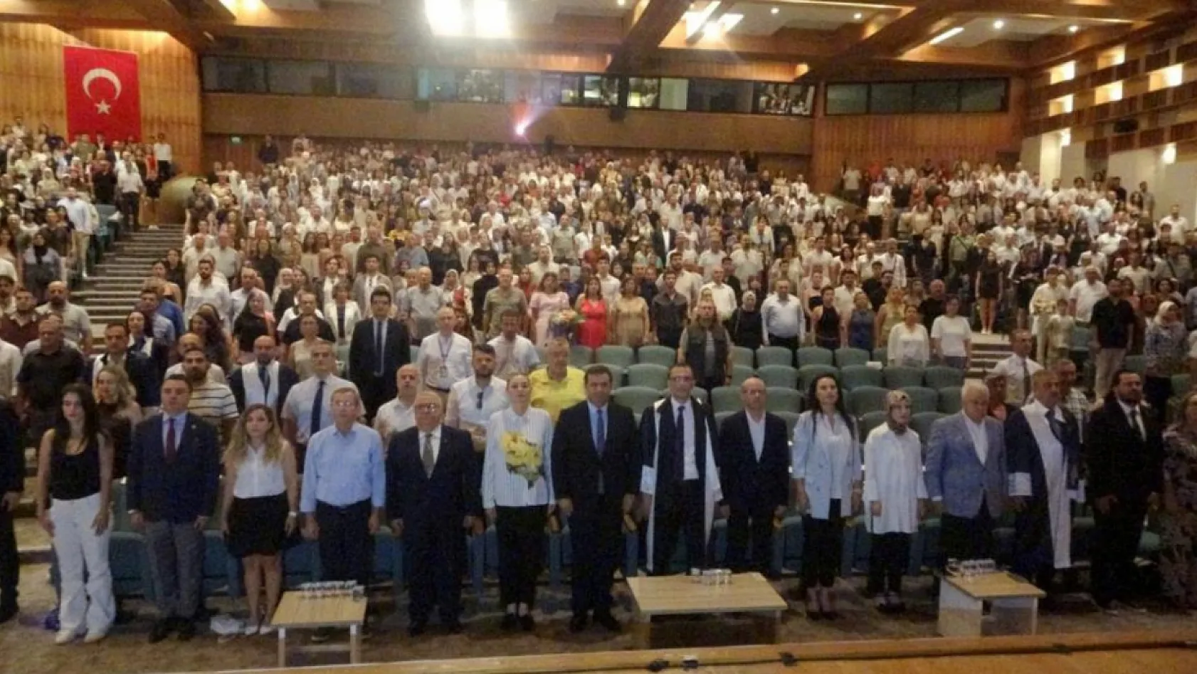 MSKÜ Tıp Fakültesi'nde 187 genç hekim şifa dağıtmak için yola çıktı