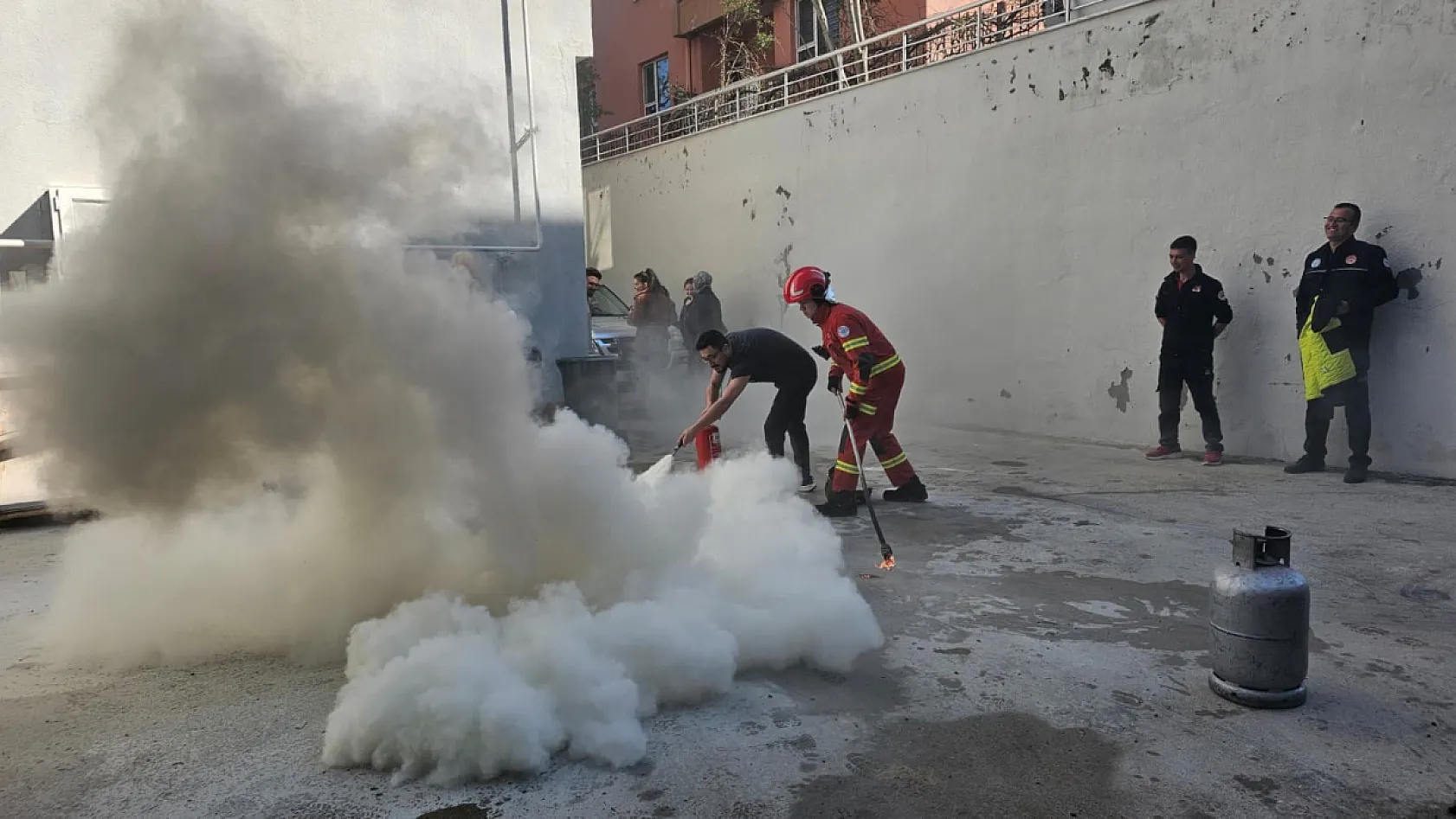Muğla 112 personeline yangın eğitimi