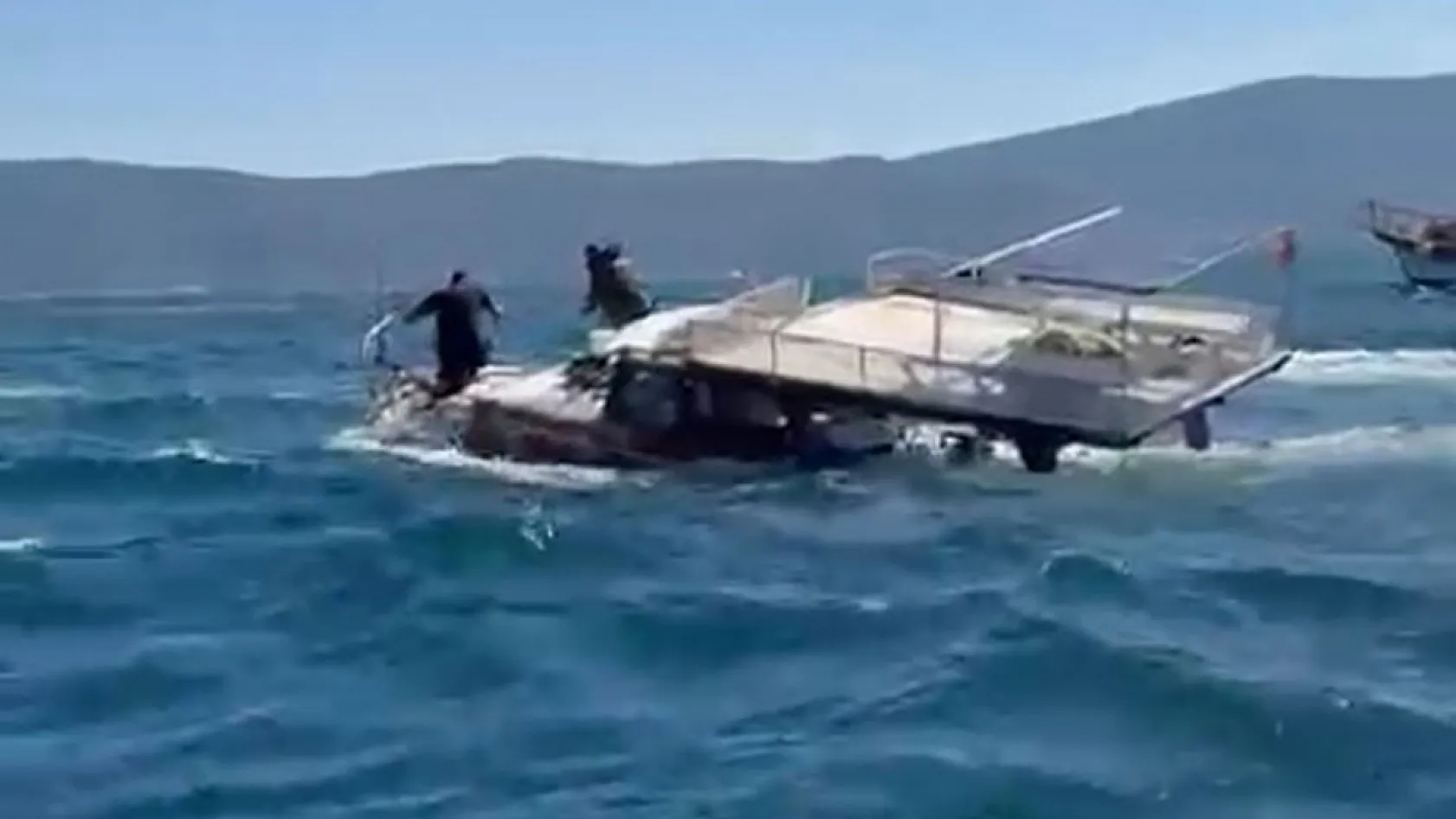 Muğla'da Güllük Körfezi'nde amatör balıkçı teknesi battı