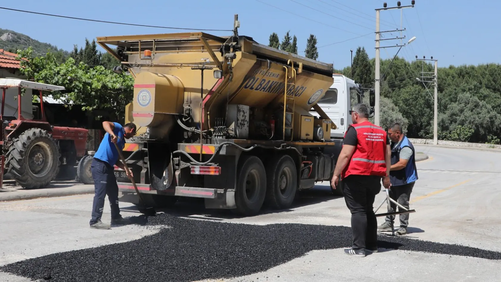 Muğla Büyükşehir 7 şantiyesiyle Muğla'nın yol ağını güçlendiriyor
