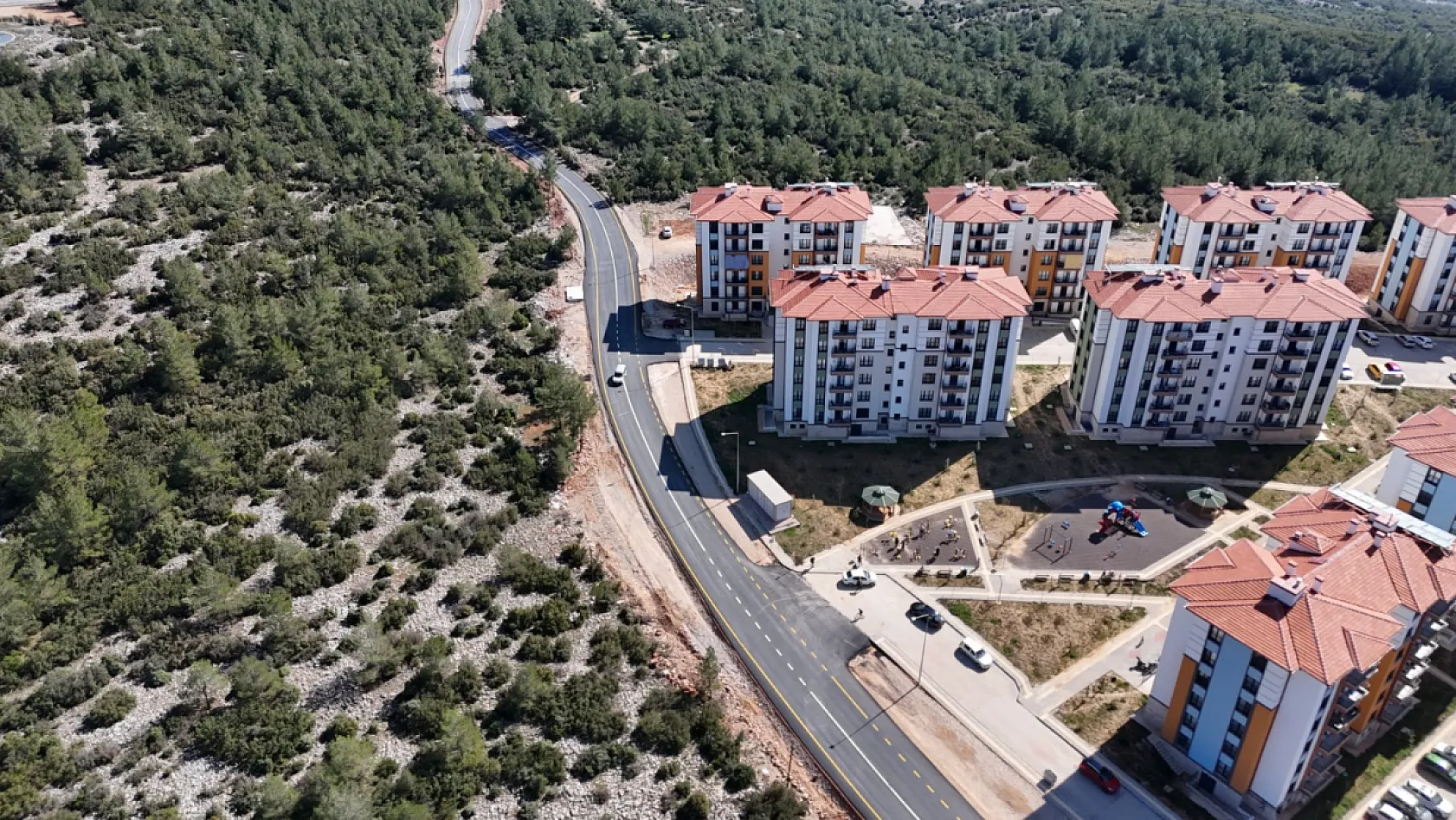 Muğla Büyükşehir Akçaova TOKİ'de Yol Sorununu Çözdü