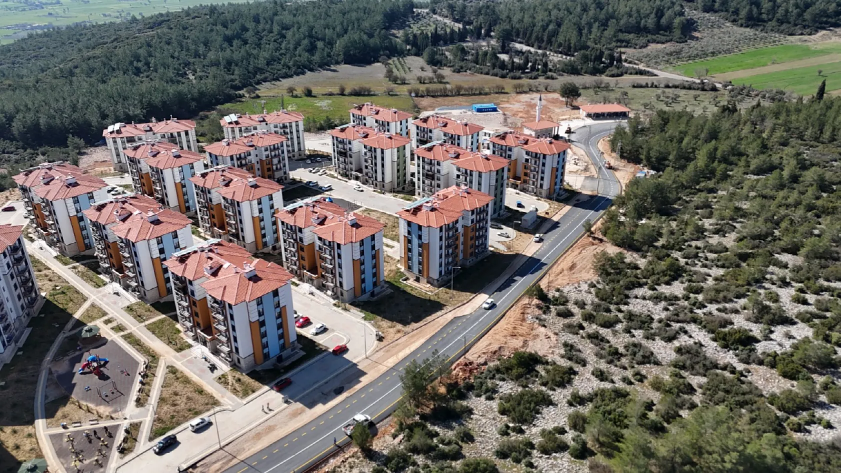 Muğla Büyükşehir Akçaova TOKİ'de Yol Sorununu Çözdü
