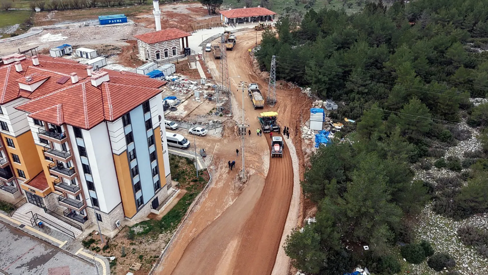 Muğla Büyükşehir Belediyesi Akçaova'da Yol Çalışmalarını Sürdürüyor
