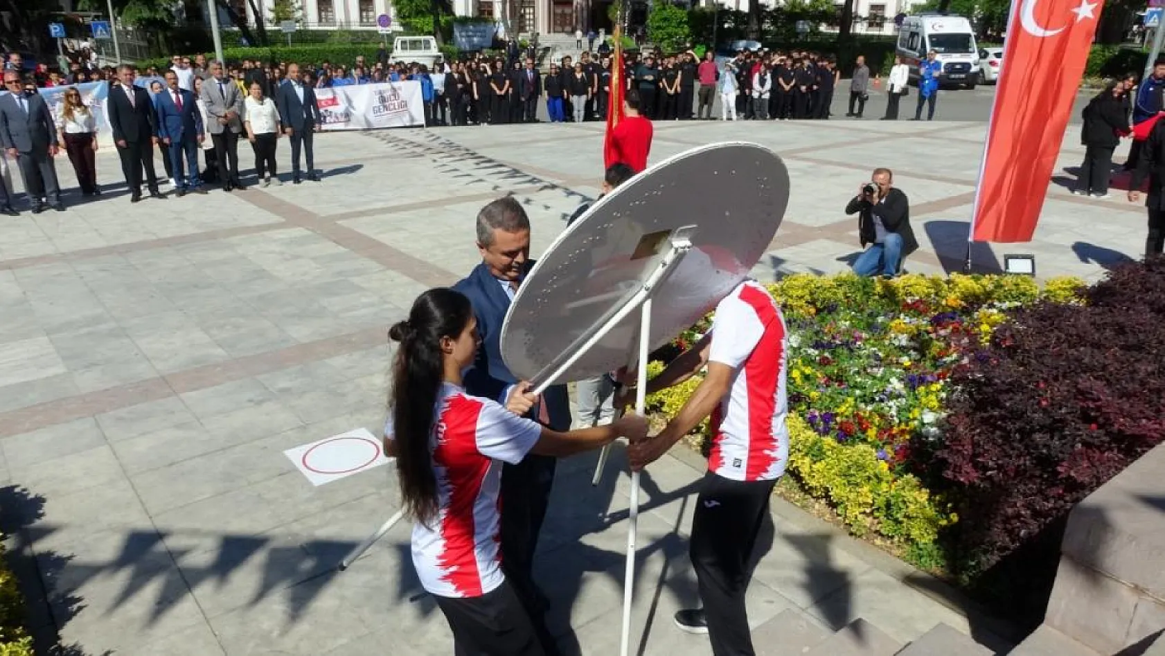 Muğla'da 19 Mayıs coşkusu Gençlik Haftası çelenk sunma töreniyle başladı