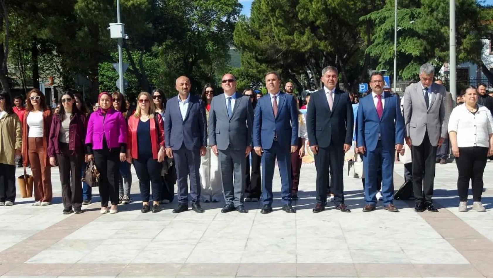 Muğla'da 19 Mayıs coşkusu Gençlik Haftası çelenk sunma töreniyle başladı
