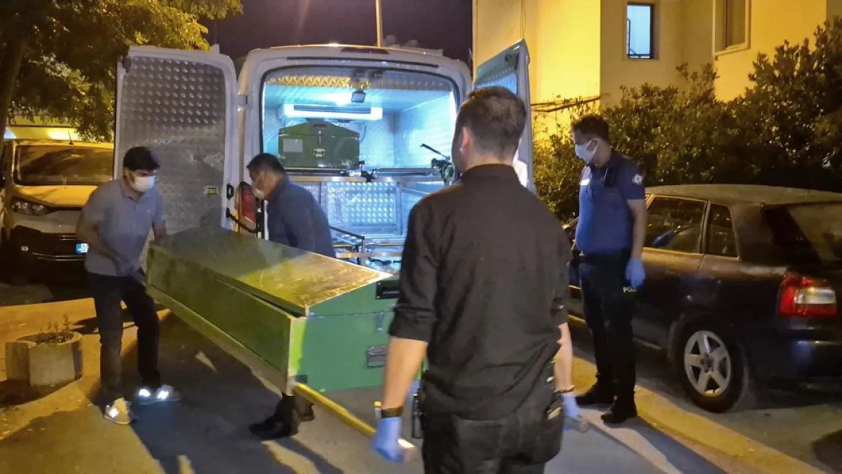 Muğla'da babasının cesediyle 2 gün aynı evde yaşadı