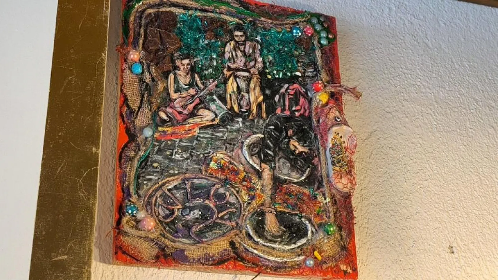 Muğla'da çöpten sanat üretiyor