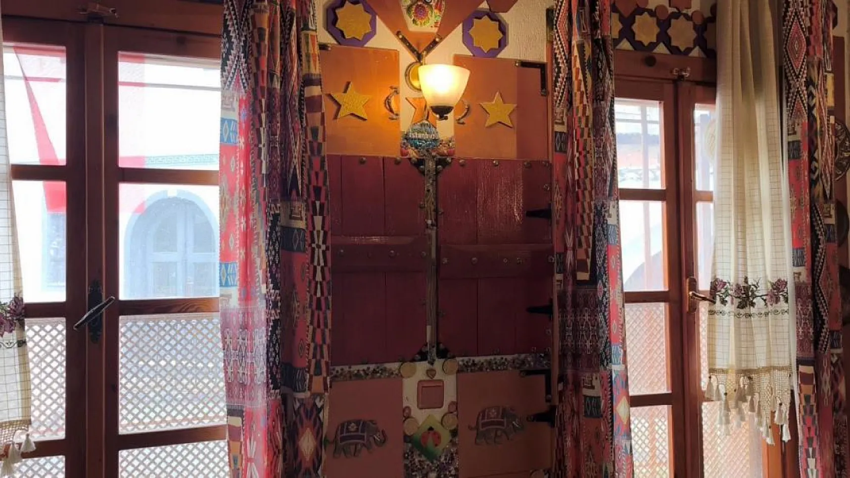 Muğla'da çöpten sanat üretiyor