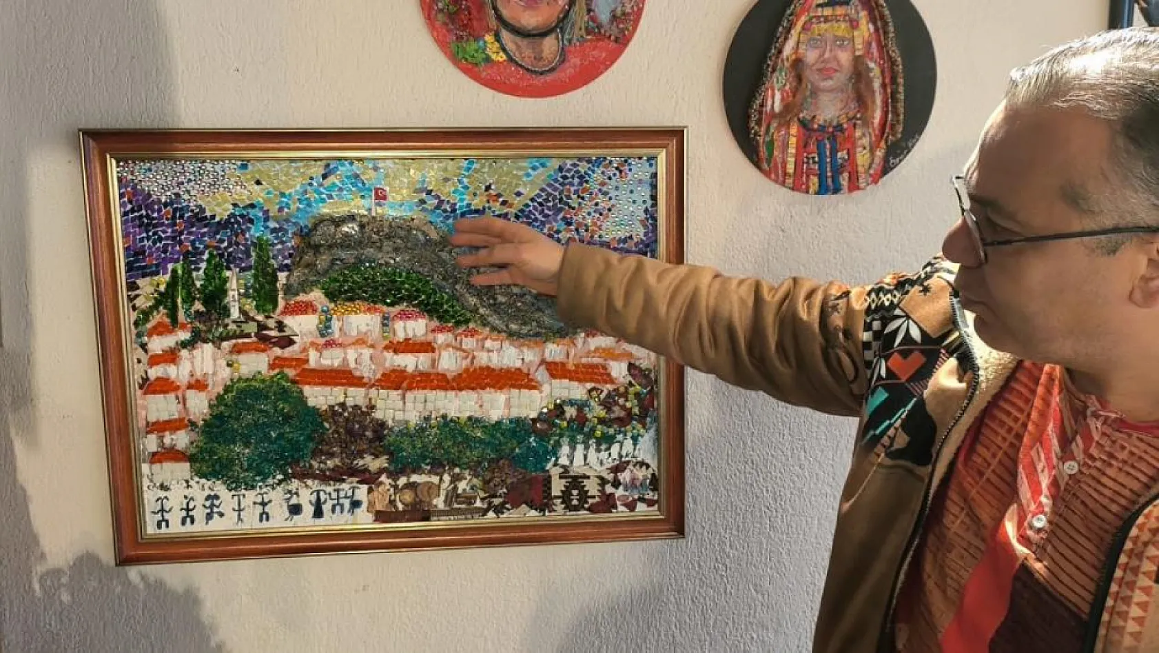Muğla'da çöpten sanat üretiyor