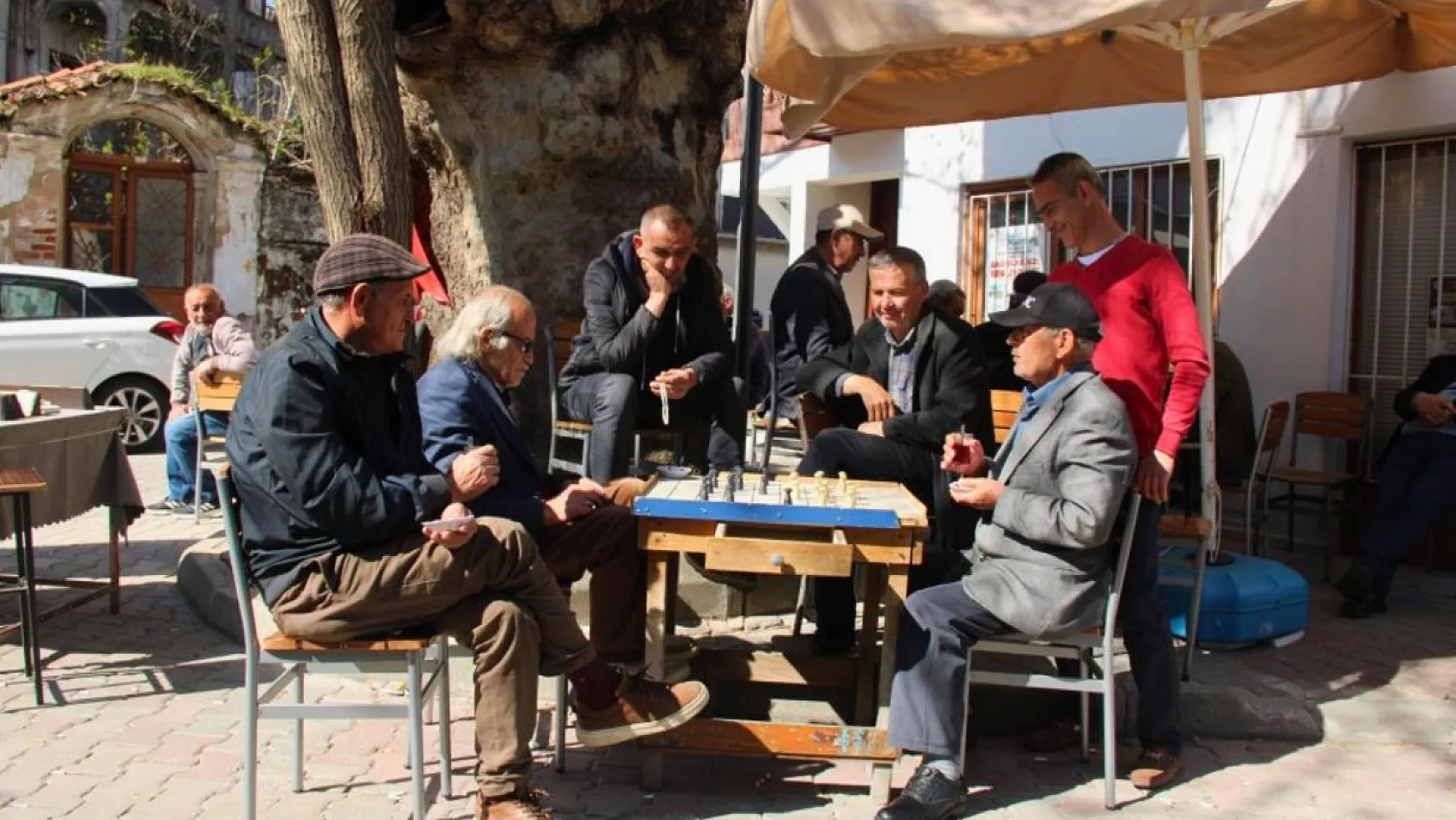 Muğla'da dama tutkusu: Teknolojiye direniyor