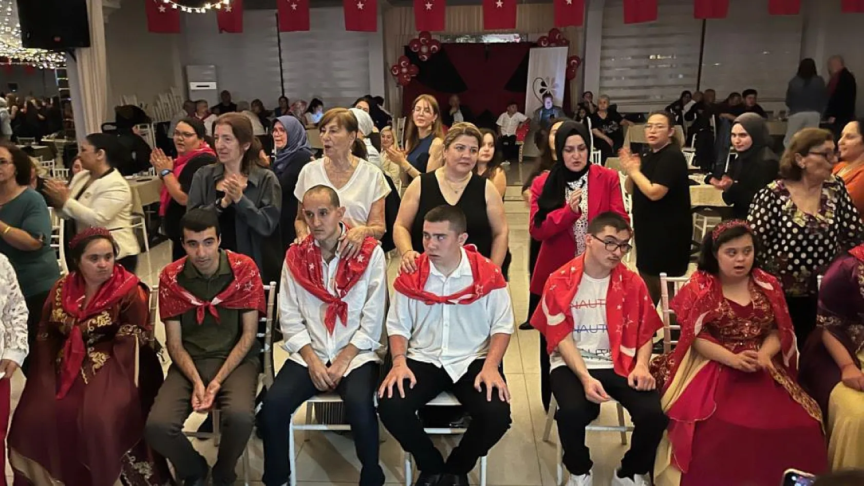 Muğla'da engellilere asker kınası gecesi düzenlendi