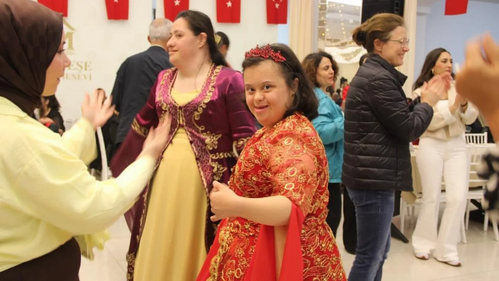 Muğla'da engellilere asker kınası gecesi düzenlendi