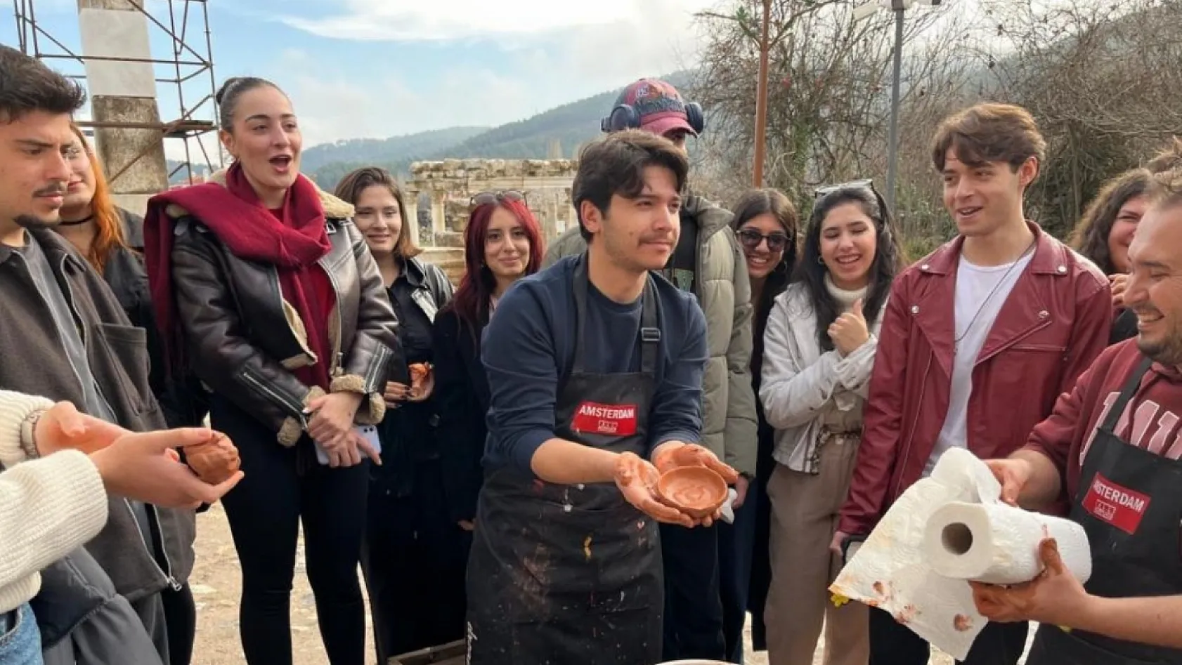 Muğla'da genç eller geçmişin izlerini seramik ile şekillendirdi