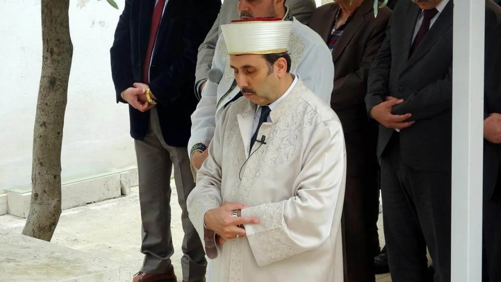 Muğla'da hayatını kaybeden öğrenciler ve öğretmen için gıyabi cenaze namazı kılındı