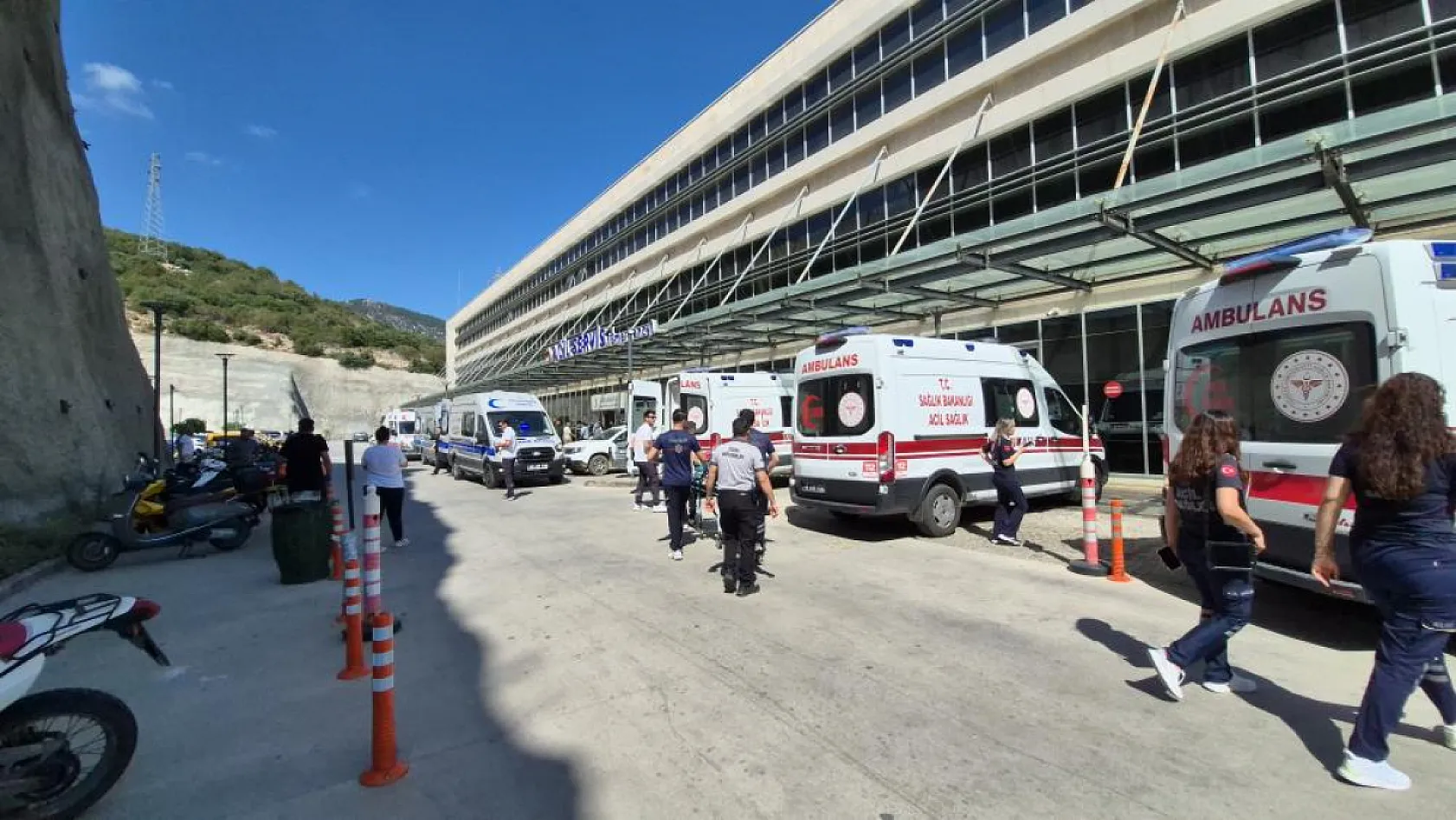Muğla'da kafa kafaya çarpıştılar: 7 yaralı