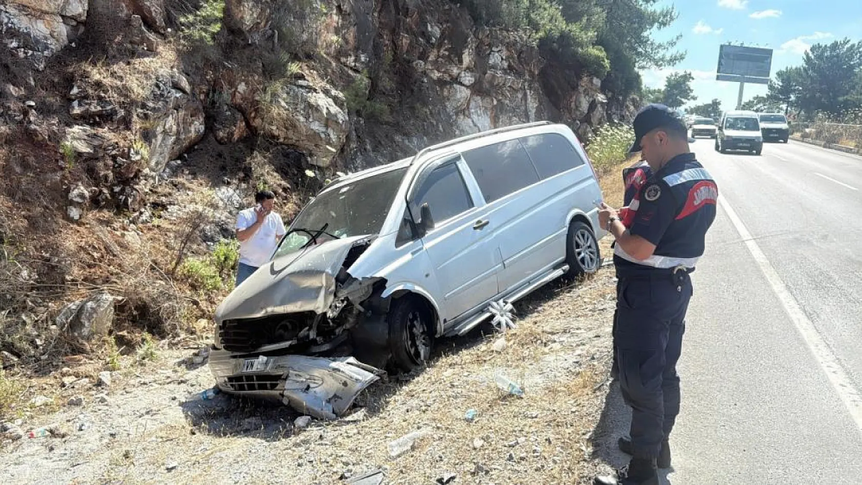 Muğla'da kafa kafaya çarpıştılar: 7 yaralı