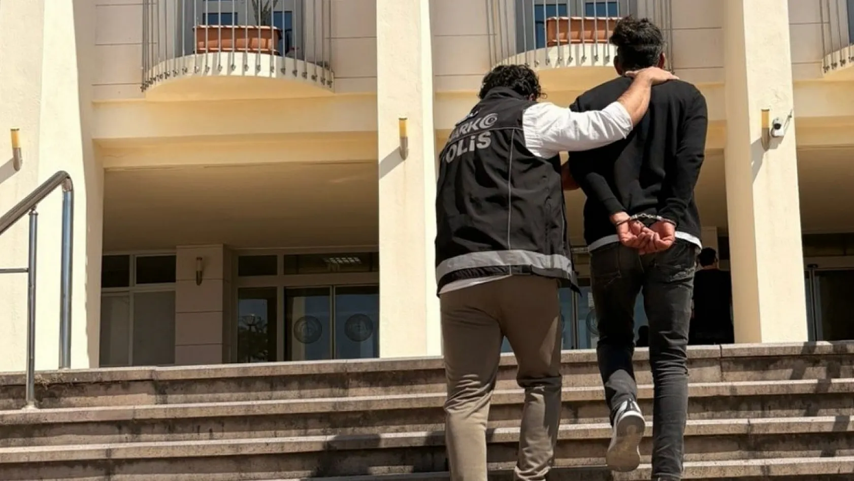 Muğla'da kargo paketinde 75 gram kokain ele geçirildi